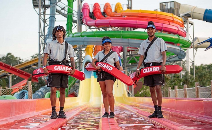 Discover the Benefits of Lifeguarding: A Great Student Job Opportunity in Toronto